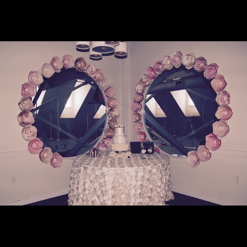 Beautiful Decor Paper Flowers - Picture 7 of 8